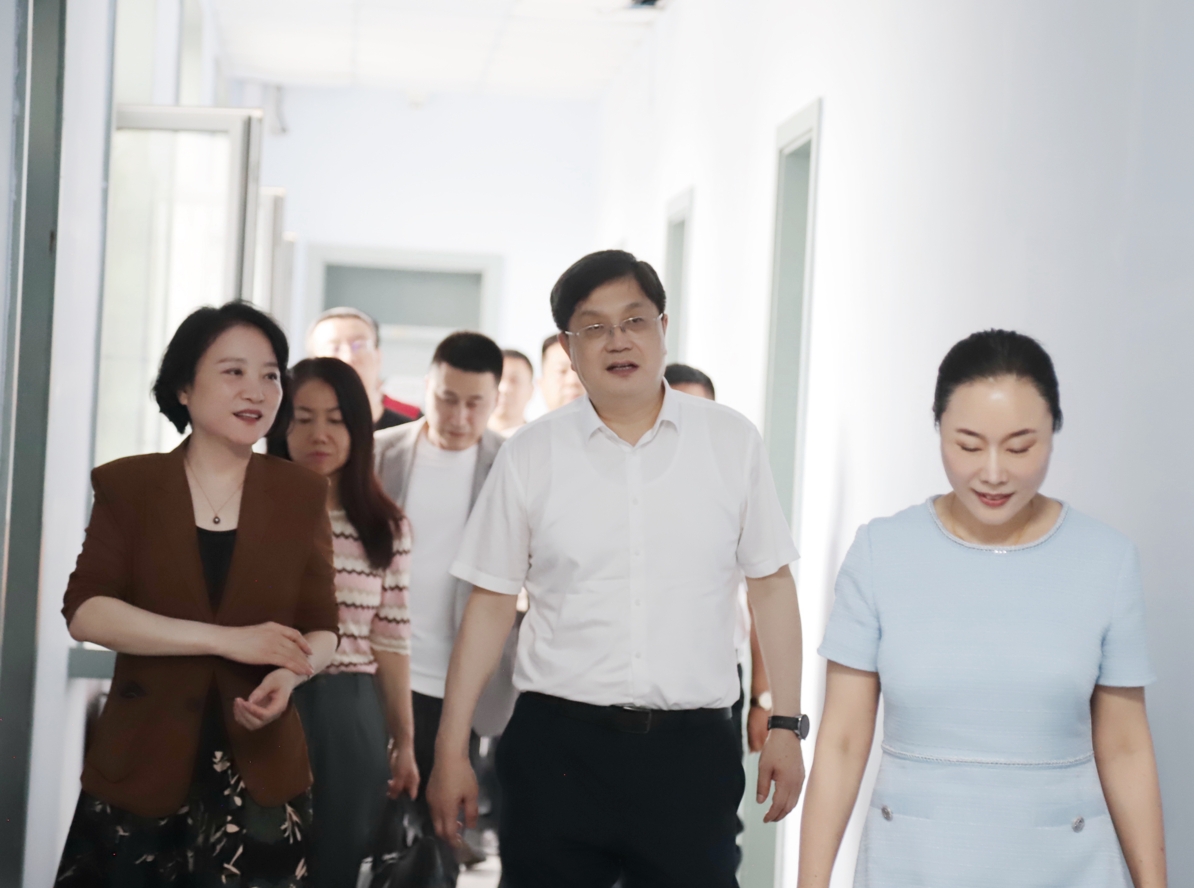 省公共资源交易中心党组书记、主任高峰...