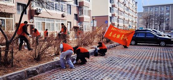 3月10日市人社局于大洼区兴盛社区开展“助力文明创建 清洁美好家园”志愿服务行动之一