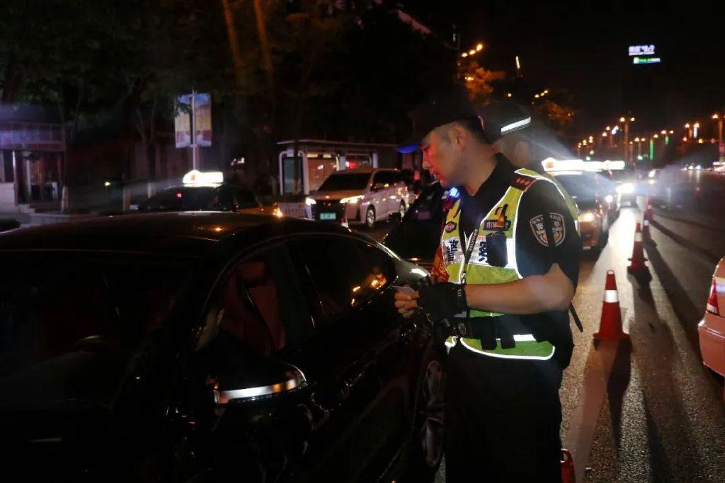 https://p3-sign.toutiaoimg.com/tos-cn-i-6w9my0ksvp/ab25d1f5d2034e58878ea1f7ae9af639~noop.image?_iz=58558&from=article.pc_detail&lk3s=953192f4&x-expires=1705280042&x-signature=t%2FX5C3rjwN6TozKMyh1y50kG%2FY8%3D