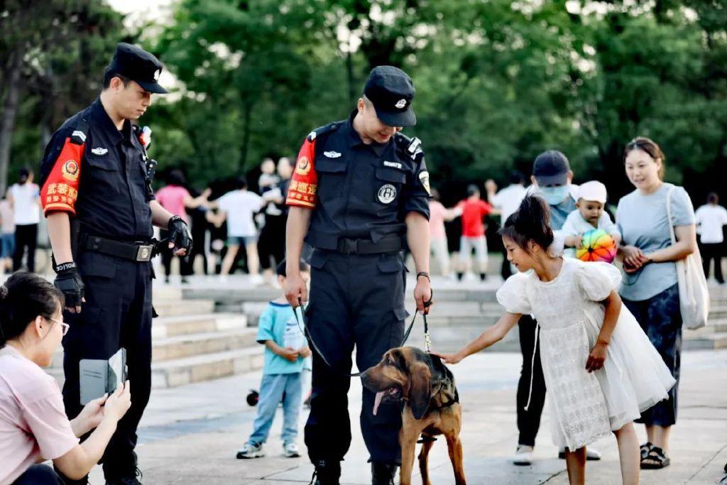 https://p3-sign.toutiaoimg.com/tos-cn-i-6w9my0ksvp/8c2b6cd7bf8f45589fcb87f8d6fdbbd8~noop.image?_iz=58558&from=article.pc_detail&lk3s=953192f4&x-expires=1705280042&x-signature=albIfpQE1HhX%2Bzy5YNNEv6IwZO0%3D