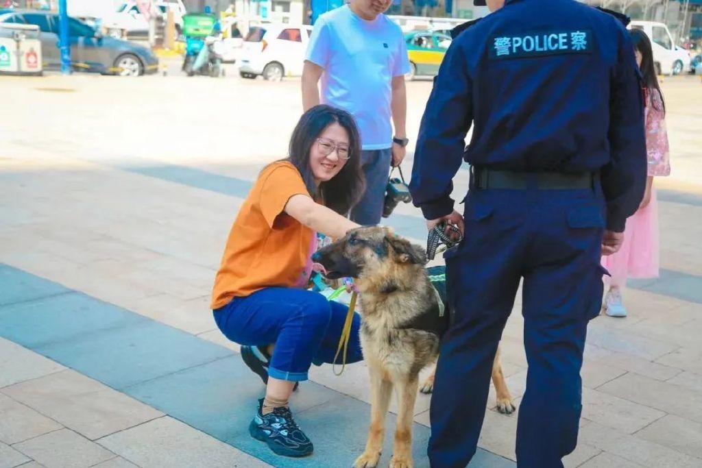 https://p3-sign.toutiaoimg.com/tos-cn-i-6w9my0ksvp/c858b1434dc84826852adfeaf9b9d8ab~noop.image?_iz=58558&from=article.pc_detail&lk3s=953192f4&x-expires=1705280042&x-signature=BQ%2FJK93fVFSIY9w8XVFT%2FulyLPM%3D