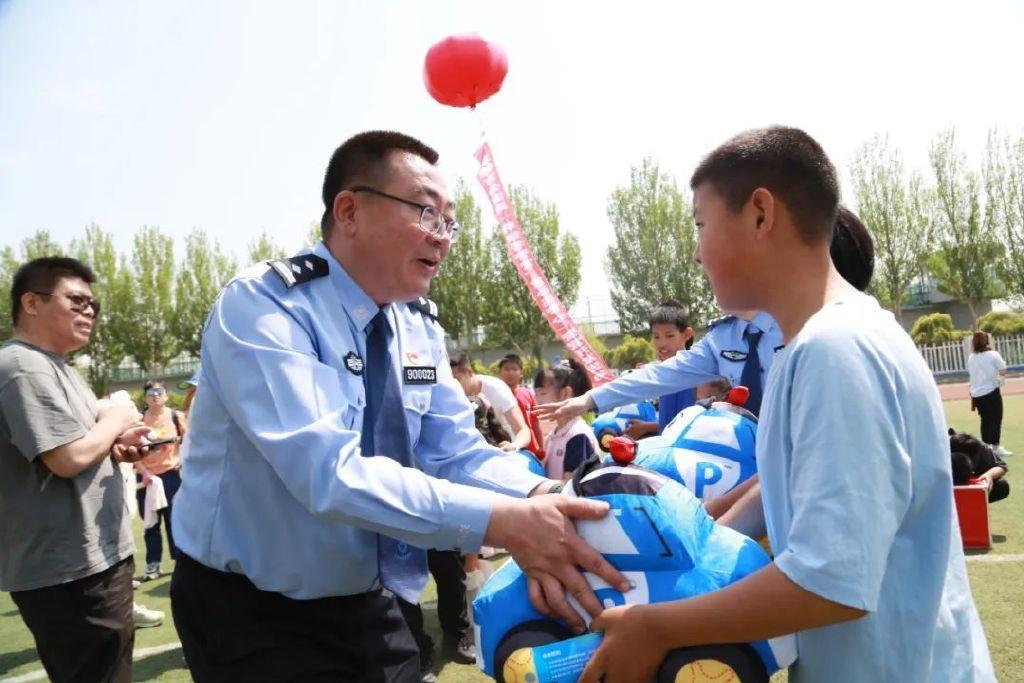 https://p3-sign.toutiaoimg.com/tos-cn-i-6w9my0ksvp/5d1080bba11f4debb863e41a61f20847~noop.image?_iz=58558&from=article.pc_detail&lk3s=953192f4&x-expires=1705280042&x-signature=UsjpA9McIm2VRlt20Jeme0Jp4L8%3D