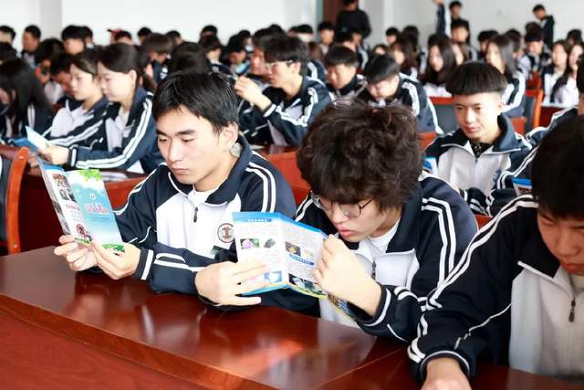 https://p3-sign.toutiaoimg.com/tos-cn-i-6w9my0ksvp/14e9af00aa324a81a3c1869189494e4d~tplv-tt-shrink:640:0.image?lk3s=06827d14&traceid=2024051309004661ADDE3F45C32C5781A6&x-expires=2147483647&x-signature=Yg%2B%2BX1qAe5iPzWO0NpXAb8QcMQ0%3D