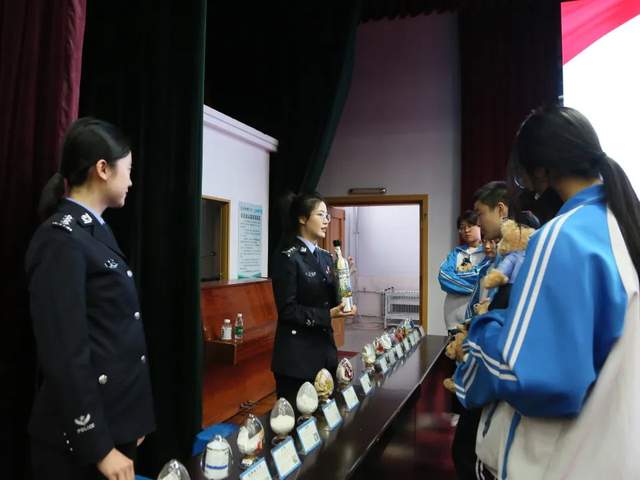 https://p3-sign.toutiaoimg.com/tos-cn-i-6w9my0ksvp/d392cb4c8cfe4714b79c5f8914357811~tplv-tt-shrink:640:0.image?lk3s=06827d14&traceid=2024051309004661ADDE3F45C32C5781A6&x-expires=2147483647&x-signature=Gu7U%2FbCTDX0MmVytmJl2tgOAiKg%3D