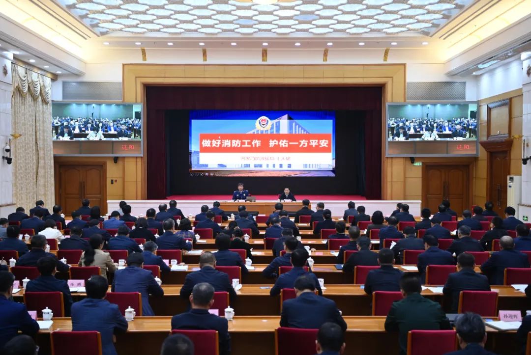 省委理论学习中心组召开专题学习会 郝鹏主持并讲话 王新伟周波出席